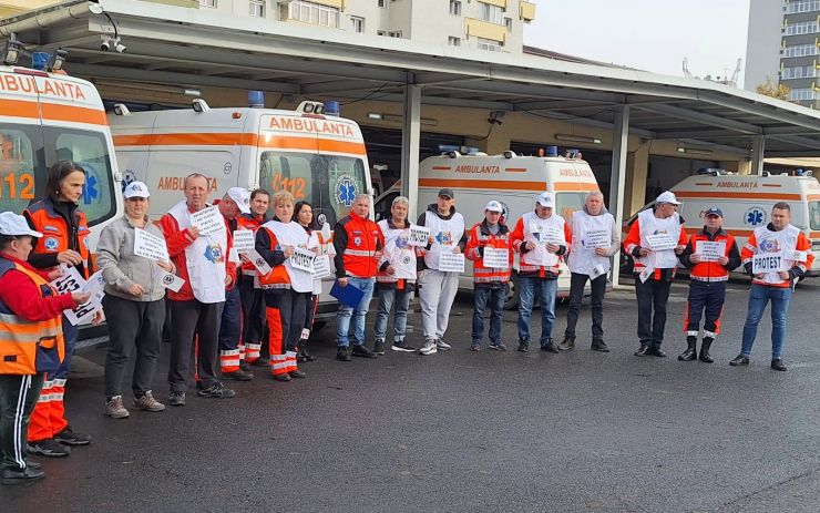 Angajații Ambulanței Satu Mare protestează zilnic până la soluționarea favorabilă a cererilor