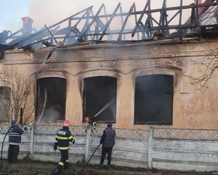 incendiu scoala baba novac1