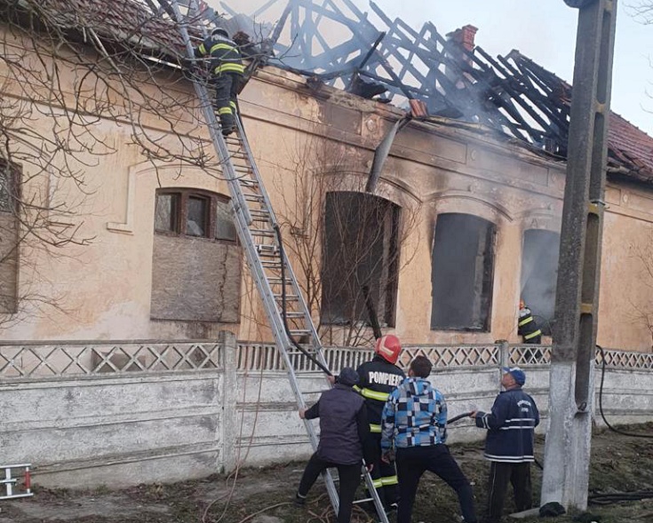 incendiu scoala baba novac2