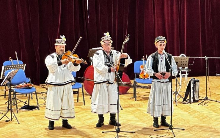 Alin Tipuș, premiul I la Festivalul Concurs Internațional de Folclor „Petre Săbădeanu” de la Târgu Mureș