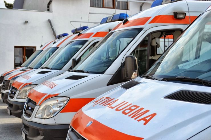 Ambulanța face angajări