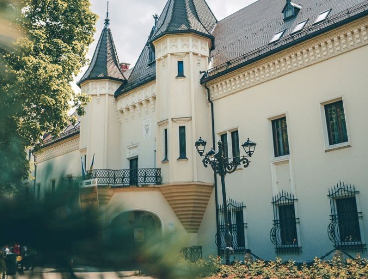 Revelion în stilul anilor &#039;20 la Castelul Károlyi din Carei. Sună și rezervă-ți un loc la cea mai elegantă și rafinată petrecere