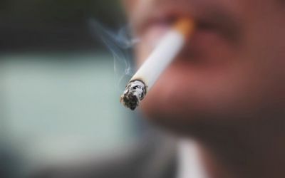 Legea care interzice minorilor să fumeze în spații publice, adoptată tacit de Senat. Urmează votul final în Camera Deputaților. Ce amenzi sunt prevăzute